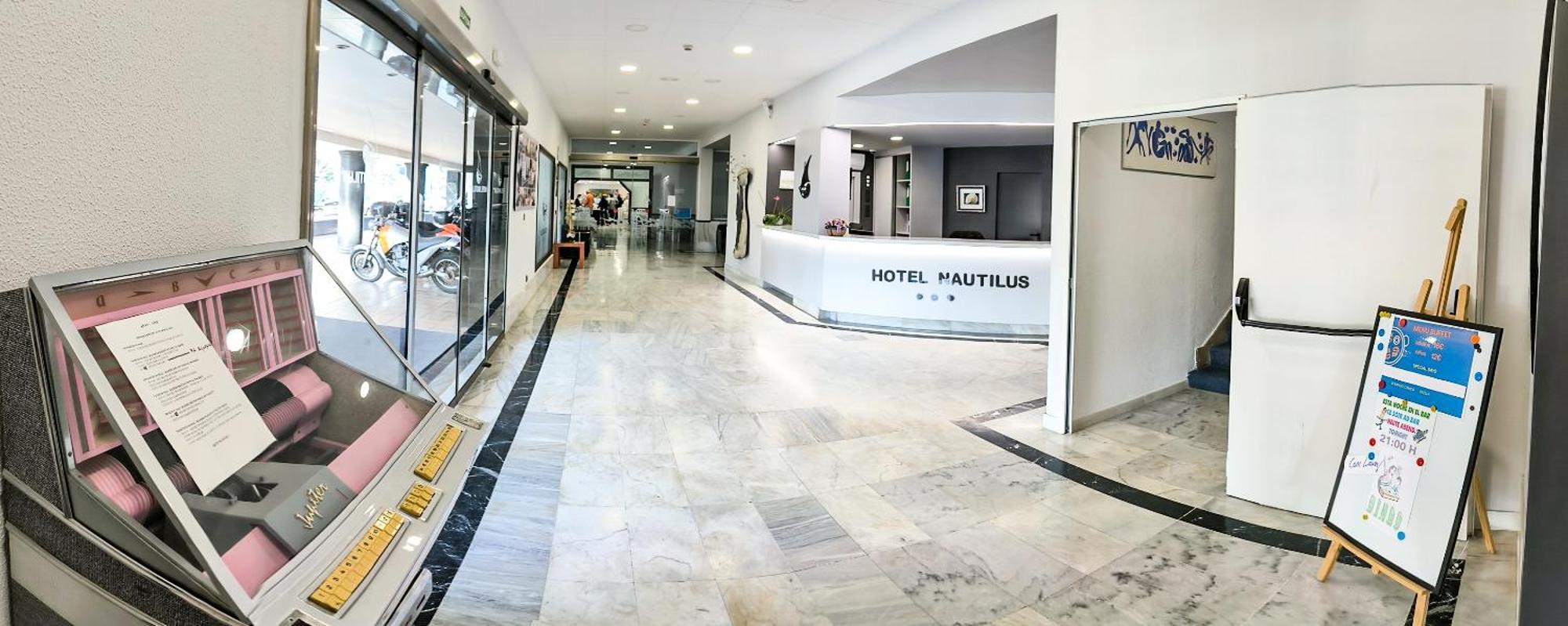 Nautilus Hotel Roses Exterior photo